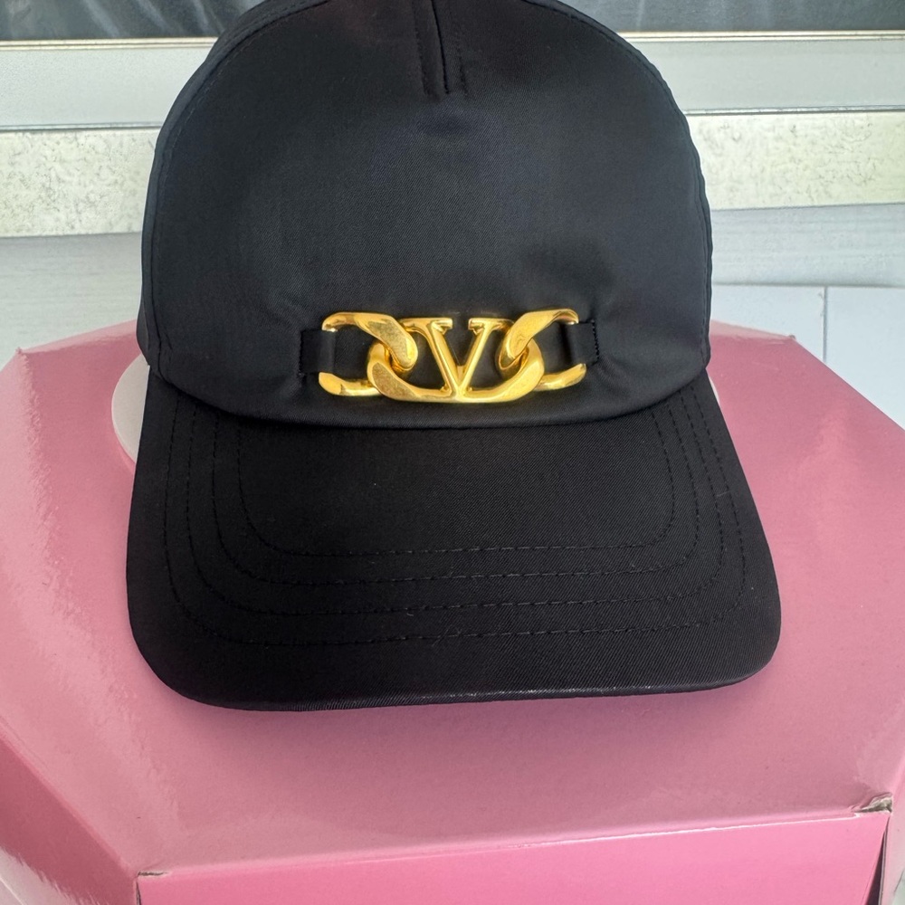 Valentino Garavani Black Cap with Gold Logo - Picture 4 of 11